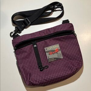 Tom Bihn Rogue Sacoche Crossbody Bag - Açaí Halcyon